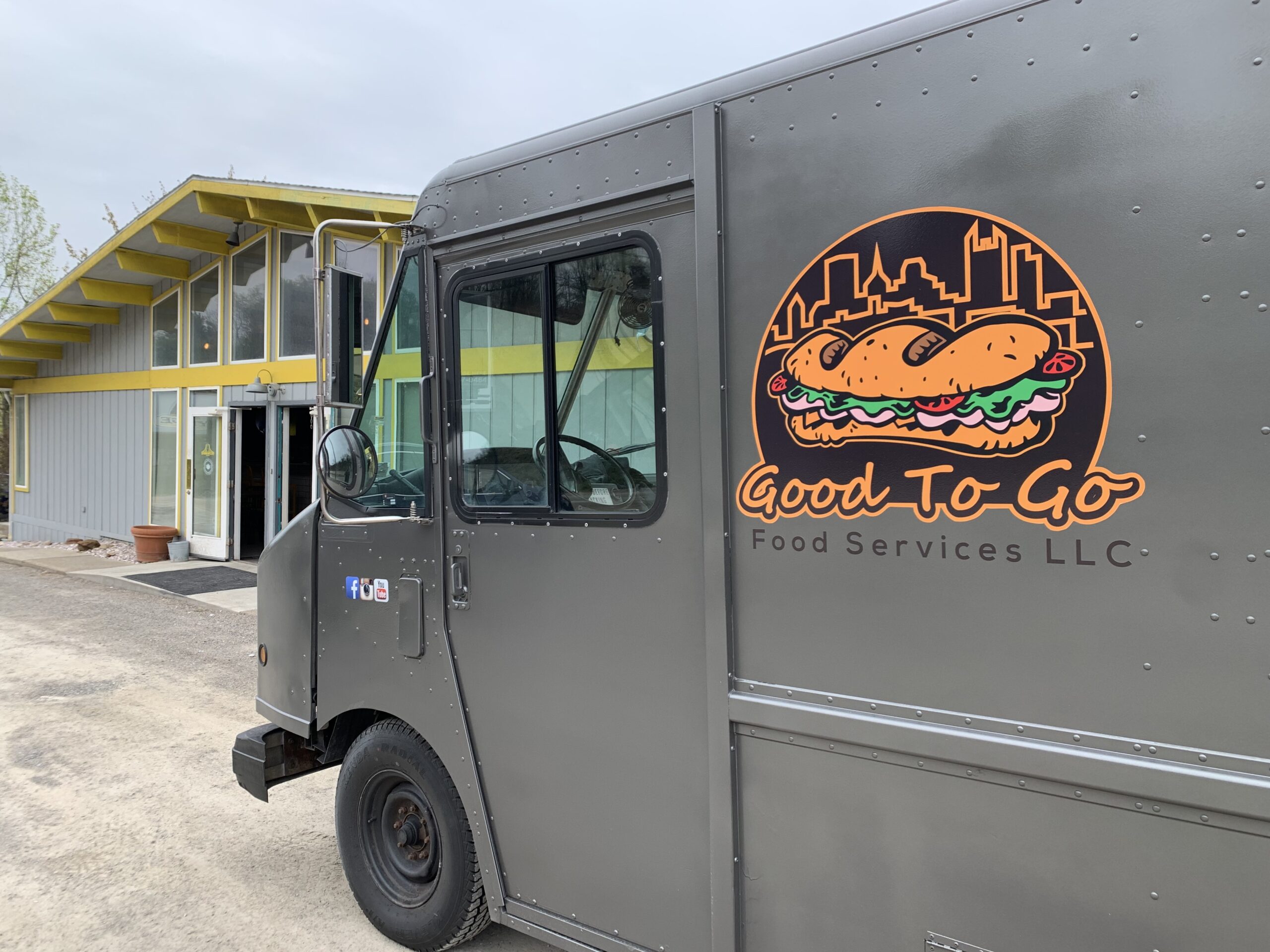 Pittsburgh food truck "Good To Go" visits Yellow Bridge Brewery